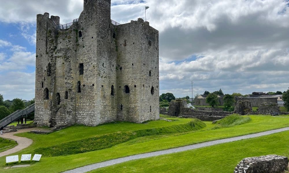A full view of the Trim Castle. Few places in Ireland contain more medieval buildings than the heritage town of Trim. Trim Castle is foremost among those buildings.