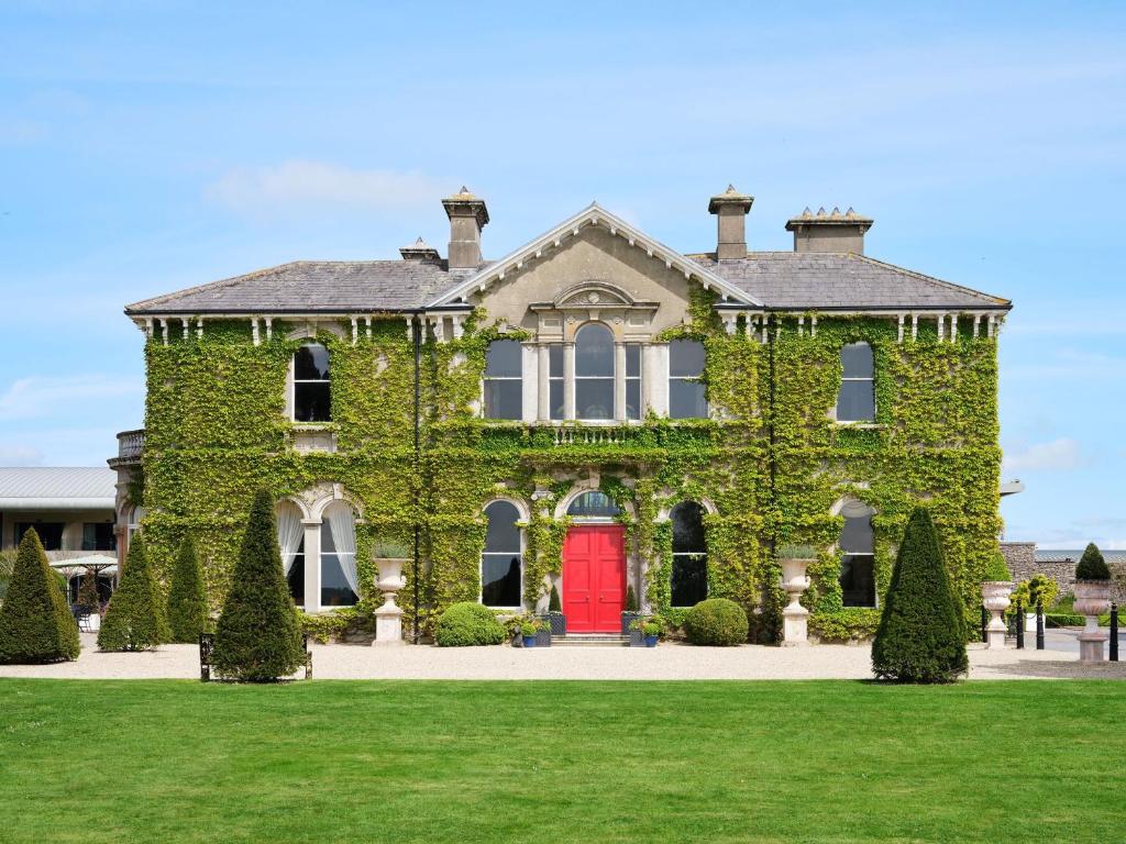 Exterior of Lyrath Estate - one of Irish country hotels